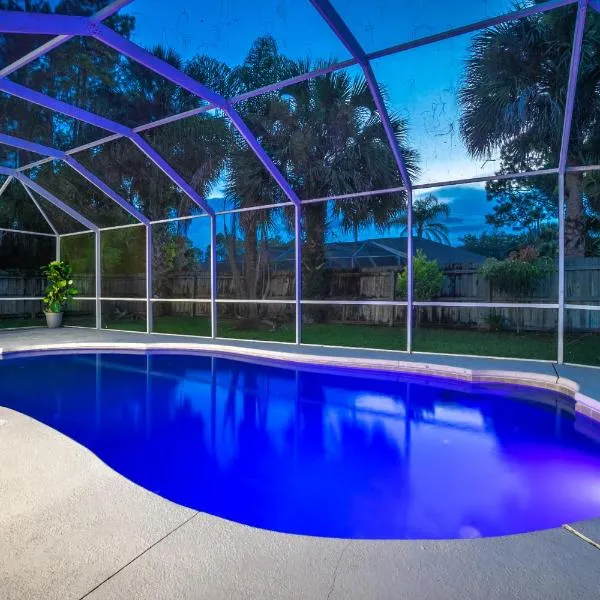 Palm Paradise with Heated Saltwater Pool - 10 min to the Beach, hotel en Flagler Beach