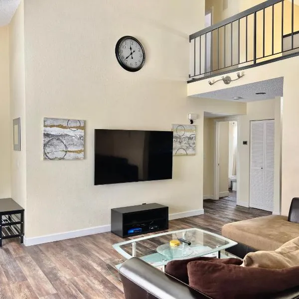 DT Reno - 4BR Home with Patio, BBQ Grill, Games Room, hotel v destinaci Reno
