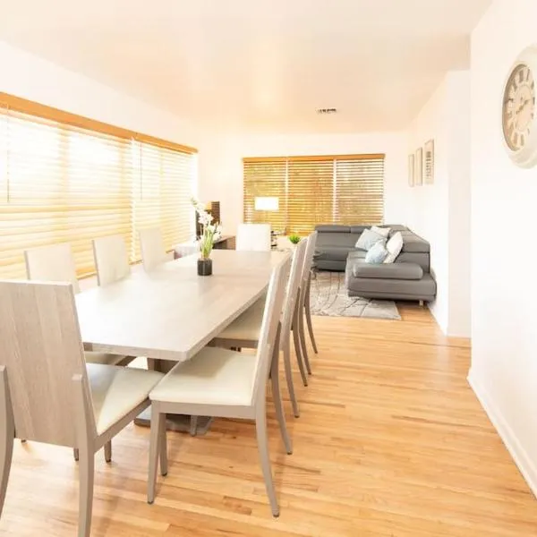 Modern 5 Bedroom Miami Home 15 Min to the Beach, hotel em Miami