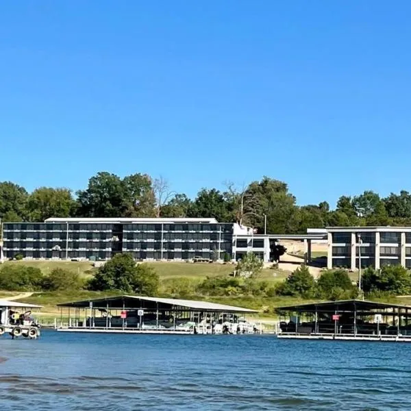 Lake Norfork Resort, hotel di Henderson