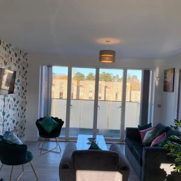 Exquisite & Contemporary 2 Bed Apartment w Parking 10 mins walk to Papworth, Addenbrookes hospitals & Bio Medical Campus, hotel in Trumpington