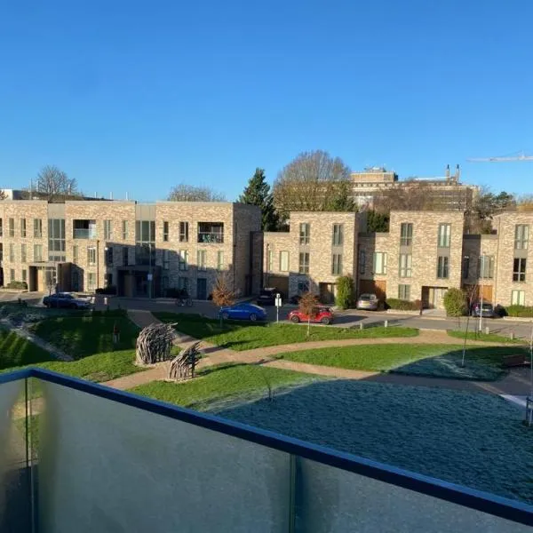 Exquisite & Contemporary 2 Bed Apartment w Parking 10 mins walk to Papworth, Addenbrookes hospitals & Bio Medical Campus, hotel v destinaci Trumpington