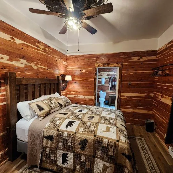 Log Cabin Inn، فندق في يوريكا سبرينغز