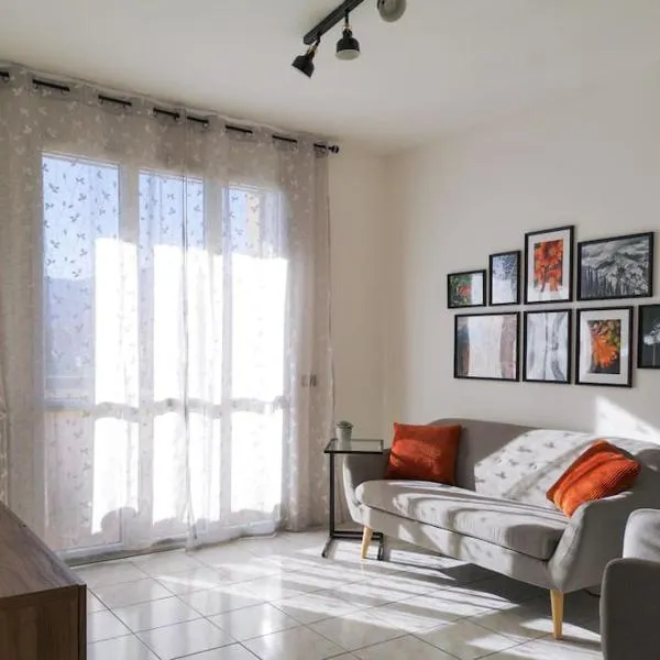 Saxony house, hotel in Verbania