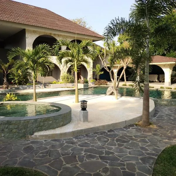 La Collina Villa, Hotel in Jepara