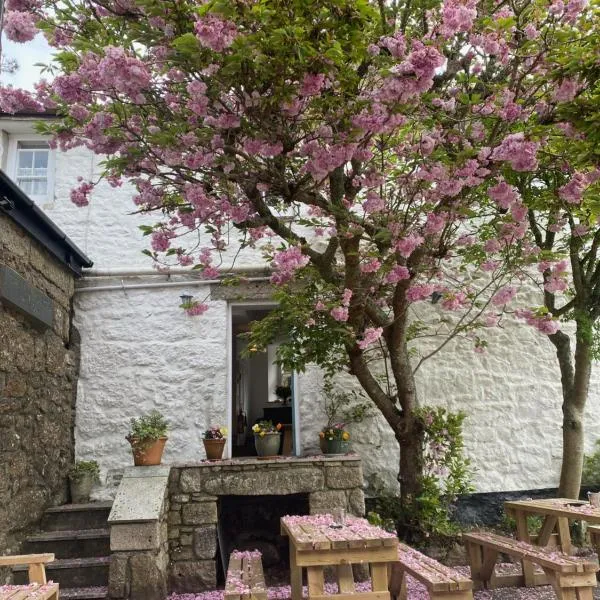 The White House at The Tinners Arms, hotel v destinaci St Ives
