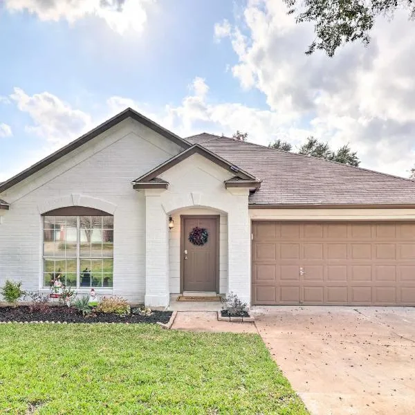 Modern Pflugerville Getaway with Private Pool!, hotel v destinaci Pflugerville