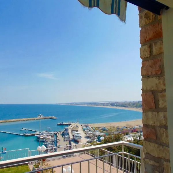 N019 - Numana, prestigioso quadrilocale vista mare, hotel Numanában
