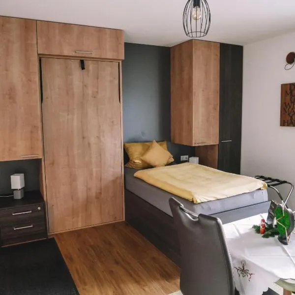 Willy´s Ferienzimmer im Tabakdorf Hatzenbühl, hotel v destinaci Hatzenbühl