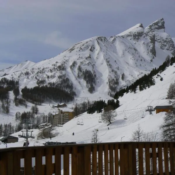 Le Sestriere โรงแรมในBeauvezer