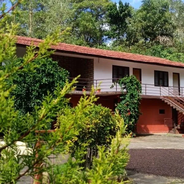 Shree Raksha Homestay, hotel Gonikoppal városában