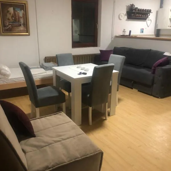 Apartman Petrovic- 300m od gondole, hotel en Brzeće