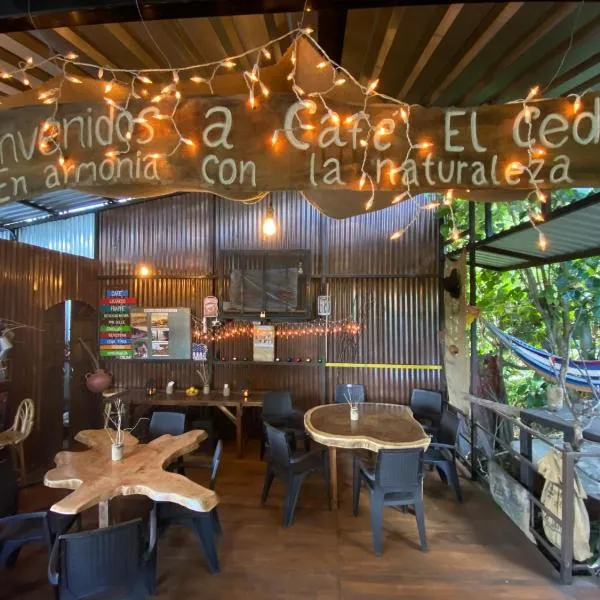 Hostal Café El Cedro, hotel a Ereguayquín