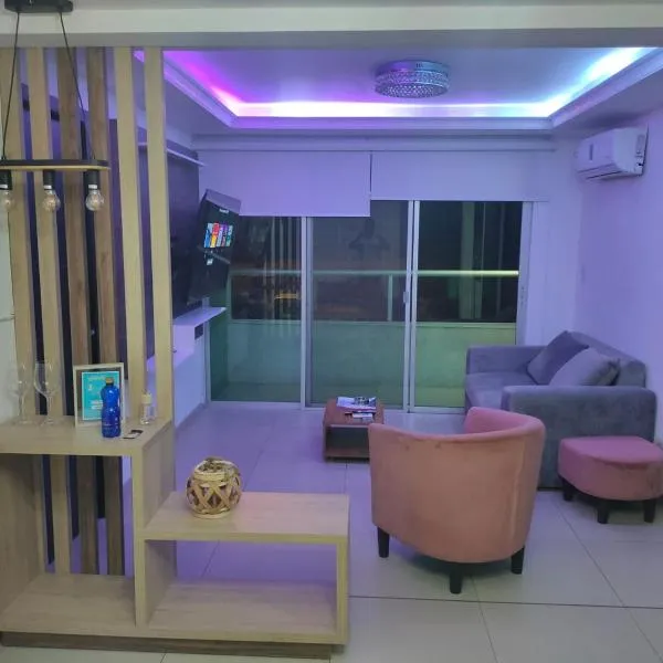 Cómodo dpto full equipo 2 hab, seguridad y parqueo privado, hotel in Guayaquil