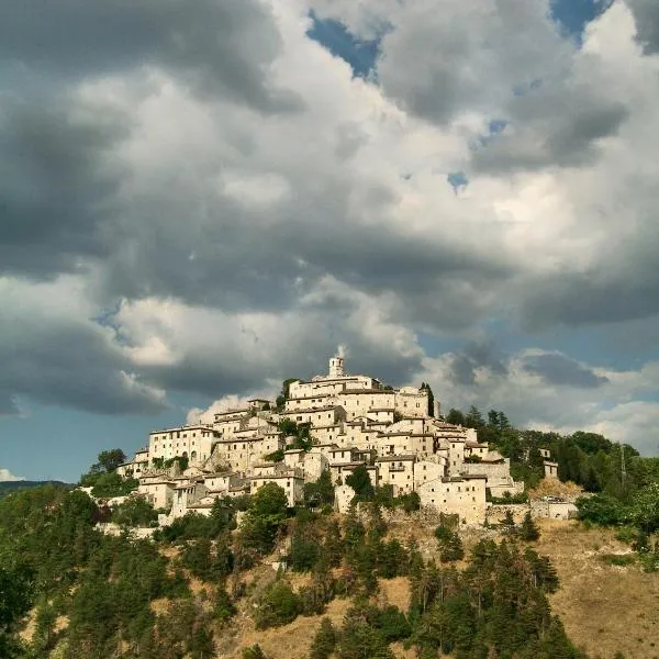 Albergo Diffuso Crispolti, hotel in Torre Orsina