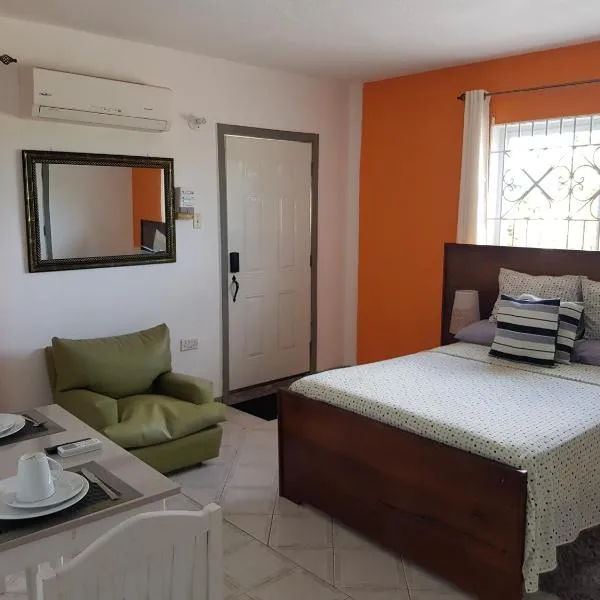 JUS4U-Apt-3 The Home Away From Villa, hotel v destinaci Ocho Rios