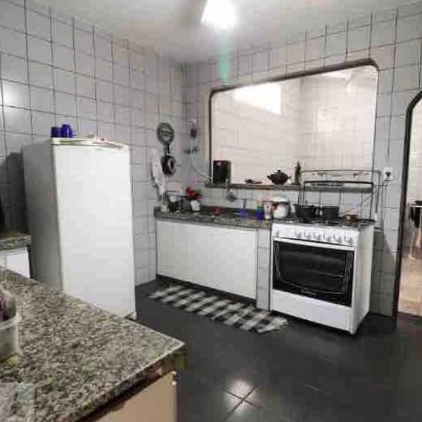 Casa Quintal Setor Bueno! 5 quartos com ar split e internet ultra! 4 vagas de garagem! Bem localizado! Marista Parques Areião e Vaca Brava Hospital Premium Mater Dei Smart e Blue Fit Perdomo Goiânia Shopping! - Foto 5