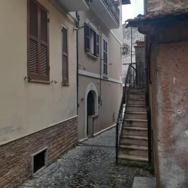 Casa nel vicoletto, hotel v destinaci Celano