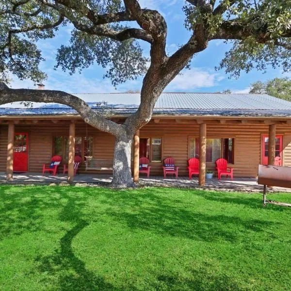 Wimberley Log Cabins Resort and Suites- Unit 2, hôtel à Wimberley