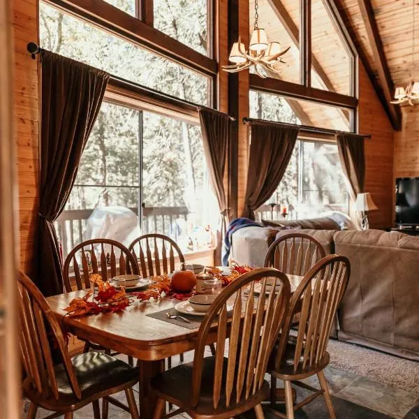 Cozy Sequoia Forest Cabin near Lake Isabella, hotel in Wofford Heights