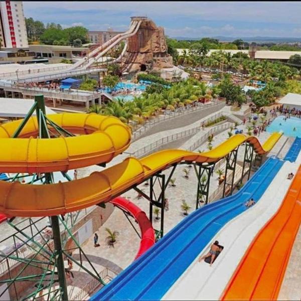 Piazza Caldas com CAFÉ e Acesso gratuito Acqua Park Splash Diroma