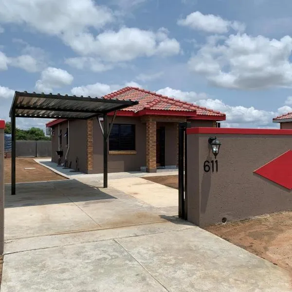 Lion House, 3 bedroom House next to Pilanesberg and Sun City, hotel in Mogwase