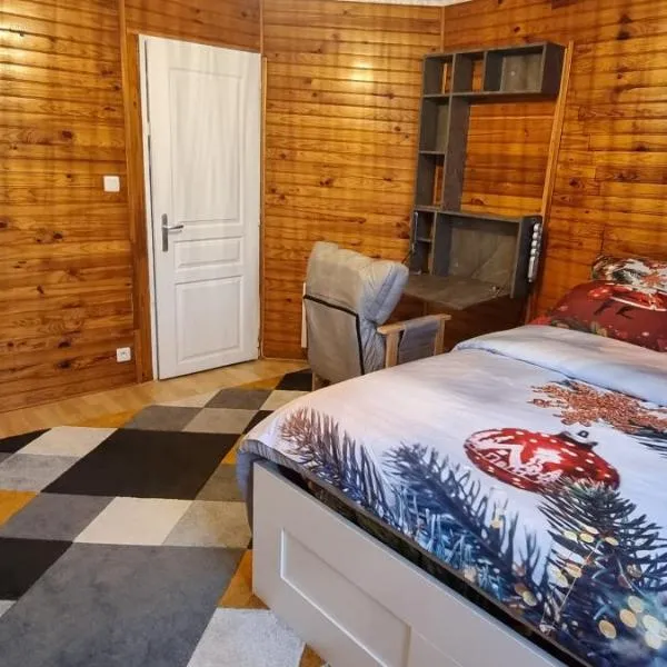 CHAMBRE PRIVÉE Numéro 1 dans un Superbe appartement en colocation: Montataire şehrinde bir otel