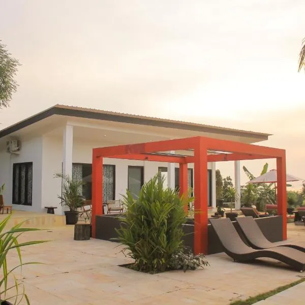 Lucca Resort & Residence, Hotel in Jepara