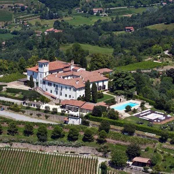 Castello degli Angeli, hotel v mestu Carobbio degli Angeli