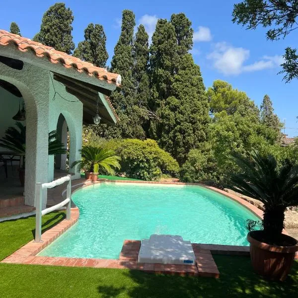 Casale al mare - villa with swimming pool 150 meters from the beach, hotel i Porto Columbu - Perdʼe Sali