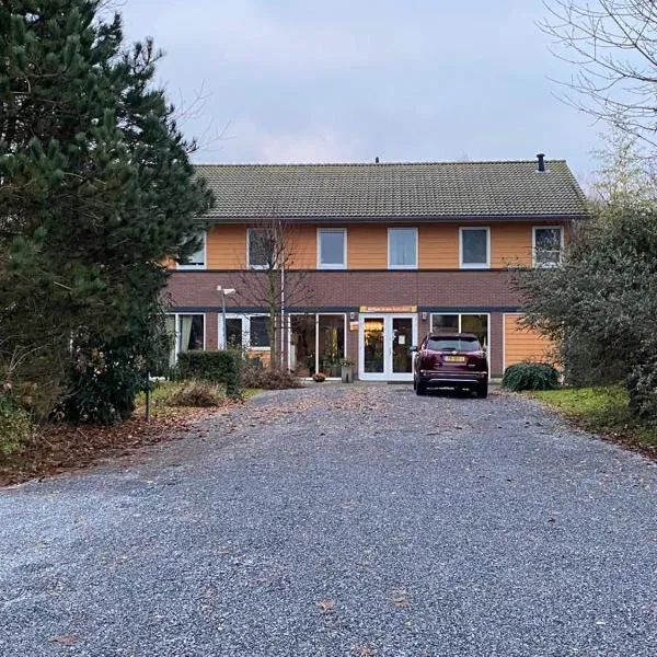 Huis van Steen, hotel v destinaci Lelystad