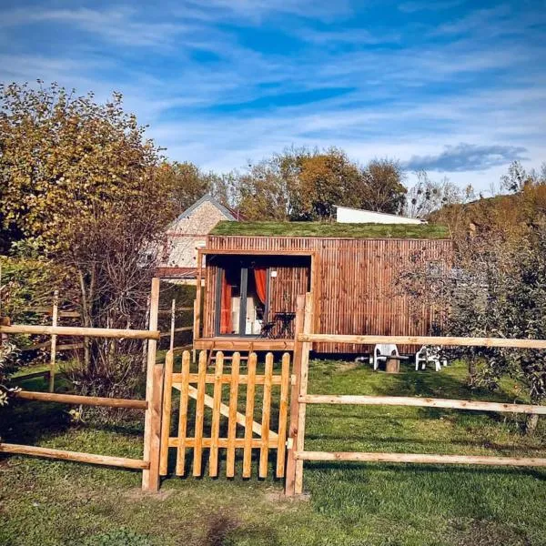 Tiny housse à Poses, hotel in Poses