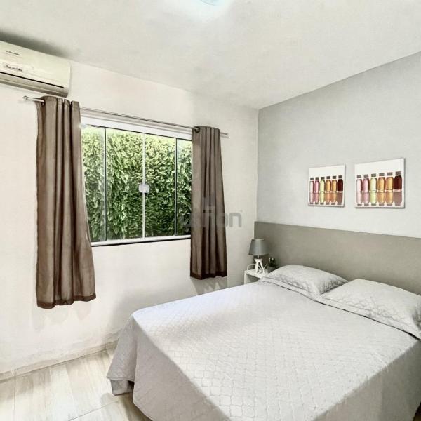 025 - Residencial com Piscina e Jacuzzi em Bombas