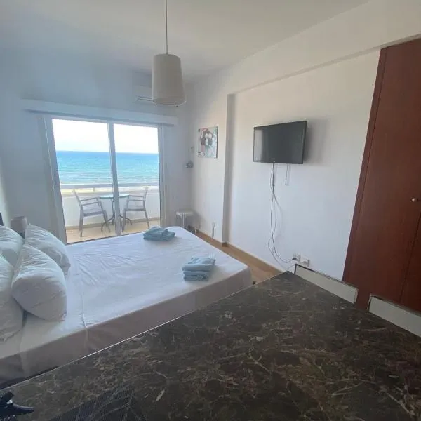Alex Beach Apartment 33, מלון בלרנקה