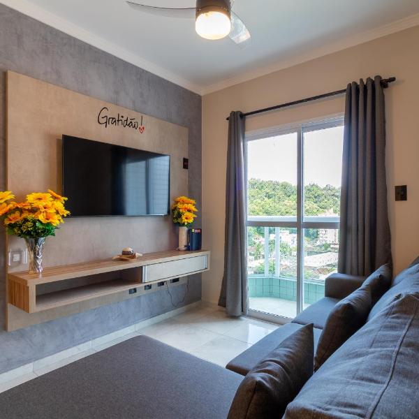 Refúgio Aconchegante no Canto do Forte Apê com 2 Quartos, Suíte, Wi-Fi e Garagem - Foto 5