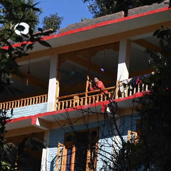MOZO Inn&Cafe Jibhi, hotel v destinaci Banjār
