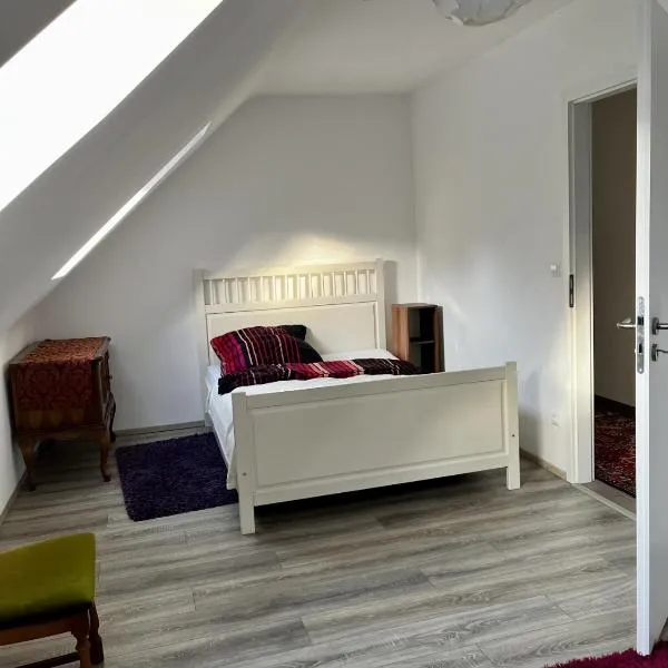 Ferienwohnung mit Balkon - 3 Zimmer, hotell i Wedemark