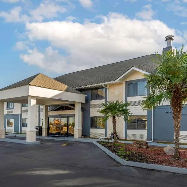 Comfort Inn & Suites - near Robins Air Force Base Main Gate, hotel u gradu Vorner Robins