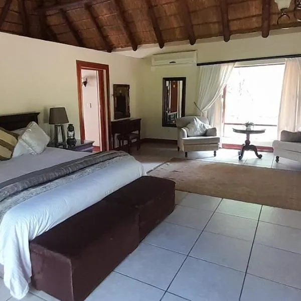 PHAKELA PRIVATE LODGE, hótel í Thabazimbi