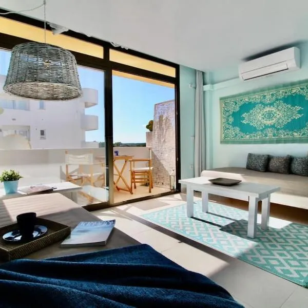 Agradable apartamento con terraza en Formentera, hotel a Es Pujols