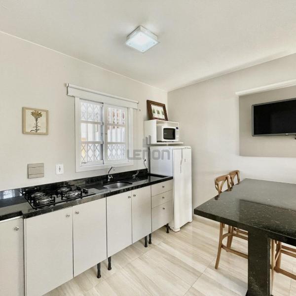 028 - Residencial com Piscina e Jacuzzi em Bombas