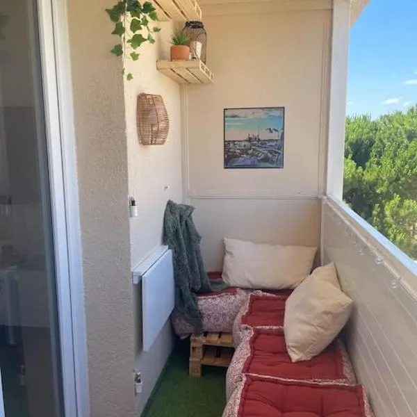 T1 Neuf Balcon 700 m de la mer Parking Wifi Draps – hotel w mieście Six-Fours-les-Plages
