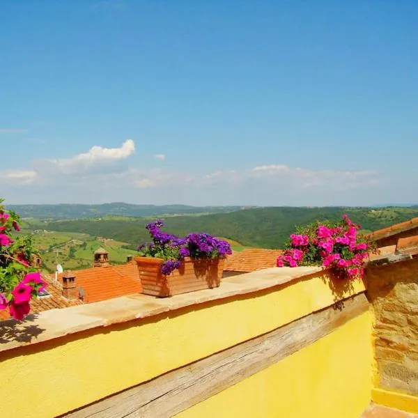 Near the sea big panoramic house 2 terraces in lovely village, hotel in Montiano