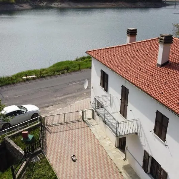 La Casa Sul Lago、Osigliaのホテル