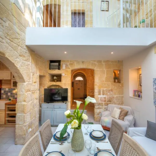 Casa Bartolo A Hidden Gem - Spacious Village Home EBAR1-1, hotel em Lija