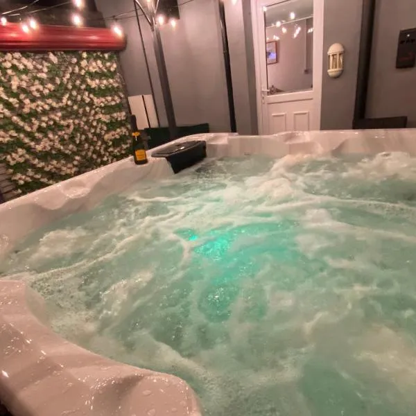 Cardiff Coach House with Hot Tub & Log Fire, ξενοδοχείο στο Κάρντιφ