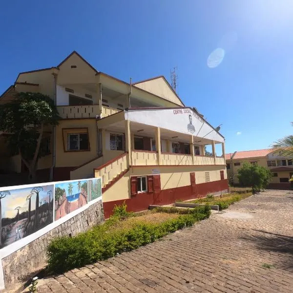 Centre Lucien Botovasoa, hotel in Andolomikaiky