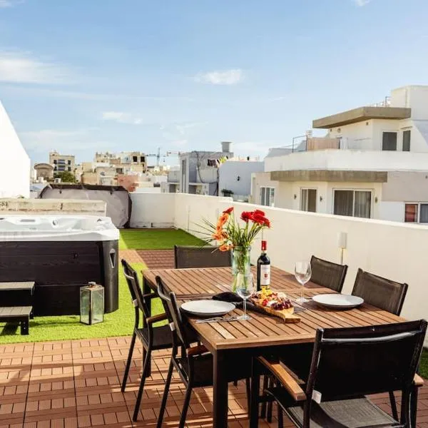 Luxury Designer Penthouse with Private Jacuzzi, hotel v destinaci Sliema