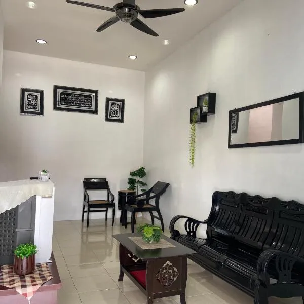 Abg Long Fadhil Homestay, hótel í Kampong Jerong