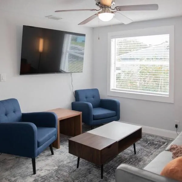 Patio I Firepit I 65 TV w/ Netflix I 472mbps I WD, hotel v destinaci Vero Beach